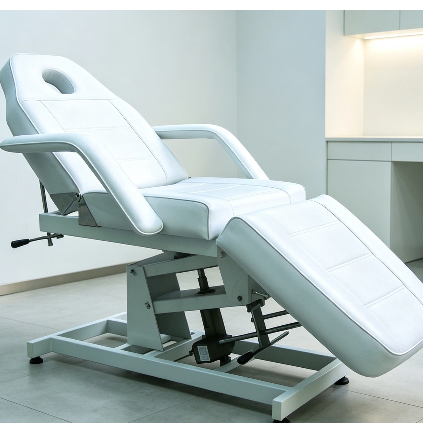 Adjustable Backrests Turn Facial Beds Into Multi-Service Workstations